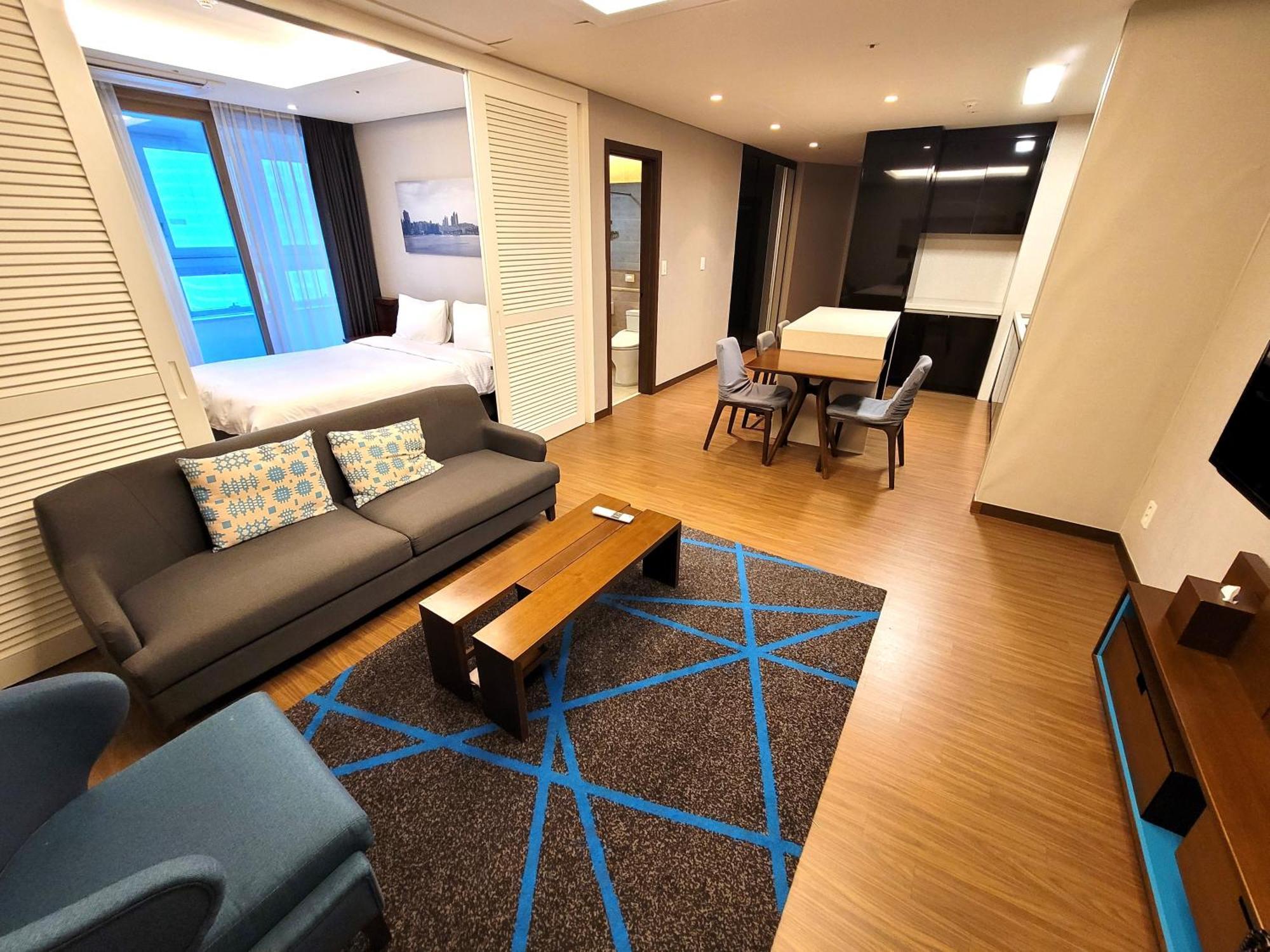W Residence Hotel Пусан Екстериор снимка