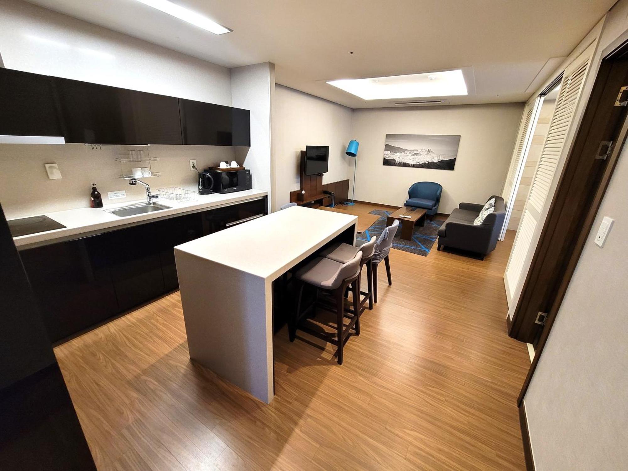 W Residence Hotel Пусан Екстериор снимка